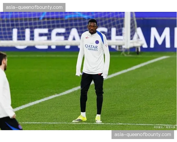 欧塞尔对阵兰斯,主队通过高位逼抢多次在对方半场夺回球权 欧塞尔对阵兰斯,主队通过高位逼抢多次在对方半场夺回球权