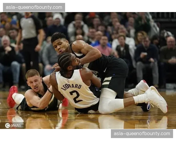 战术板：埃迪·豪如何布置，应对利物浦前场丢球后的反抢风暴